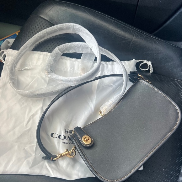 Coach Swinger Bag Designer Crossbody * newly cleaned @ Coach store * - Picture 2 of 9